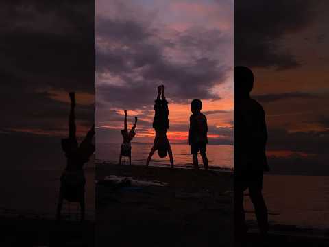 calisthenics sesh with random kids at the beach #calisthenics #streetworkout #handstand #shorts