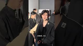 给嘉人们要到了护身印记 😍😍💕 #任嘉伦 #宋祖儿 #无忧渡