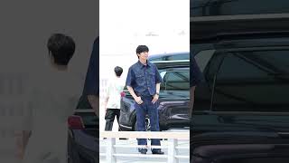 차량에서 내리자마자 환호성 나오는 박서준