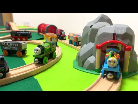 Thomas the Tank Engine and Brio☆We had fun making a course with wooden rails♡