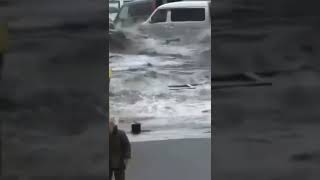 人が飲み込まれる瞬間4　東日本大震災地震津波ライブ　JAPAN earthquake TUNAMI LIVE　#shorts　#地震津波ライブセンター
