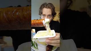 ฝรั่งลองไส้กรอกอีสานกับชีส! 🧀 #thailand #ฝรั่ง #thaifood #mukbang