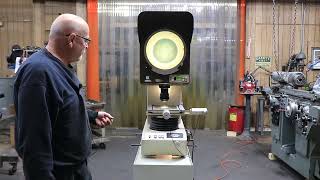 12" MITUTOYO VERTICAL PROJECTION BENCH MODEL    "MADE IN JAPAN" OPTICAL COMPARATOR