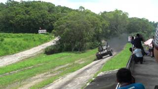 2011年8月12日在南投縣集集鎮，兵整中心的戰甲車性能展示