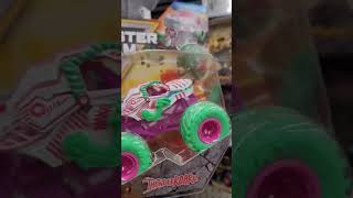 I found the Thunderroarus Neon from Mix 42 #spinmastermonsterjam s #monsterjam #teamneon #newdesign