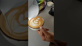 CLASSIC LATTE TULIP ART 🖌️ #coffee #coffeelatteart #espressoyourself #coffeeart #coffeeart ❤️