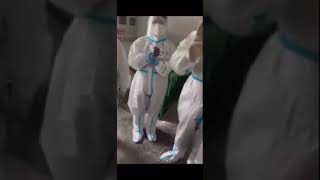 防疫人员：“处罚了以后，要影响你的三代！” 市民：“这是我们最后一代，谢谢！”