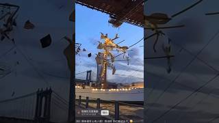 墨西哥海军舰撞向了纽约布鲁克林桥，目前两人遇难，