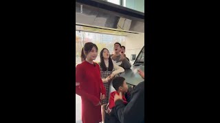 姐夫购车藏秘密，朋友质疑竟因嫂子美貌令人惊叹！