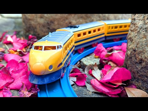 Japanese train Plarail☆Doctor Yellow runs along the outer course!