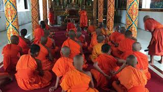 Tư hộp các vi sư trong chùa cần thay trong ngày lễ chuochnam thấy