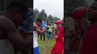 please subscribe #whowillwinthematch #funny #boxing #combatsport #maninthemiddleattack #kickbox