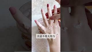 護手霜正確保養 平常護手霜怎麼塗都沒用那就試試看這個方法吧!日本人居家必備好物!從小孩到年長者都可以使用