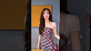 CHUU KISS A KITTY!? #chuu #kwoneunbi #kpop #idol #shorts