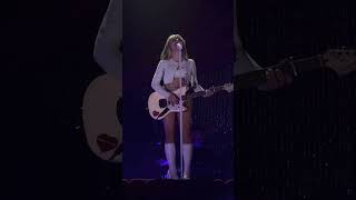 Sabrina Carpenter - Tornado Warnings (EICS Tour 2023)