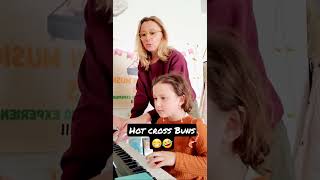 Hot Cross Buns 🔥🤣#hot #buns #playingtogether #pianoforkids #musicclass #musiclessons #fortepiano