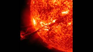 ☀️ Solar flare on the sun. Some particles even hit Earth, causing auroras in the sky.