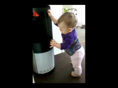 Sasha Fierce SLR Learning to use the drinking fountain 2011