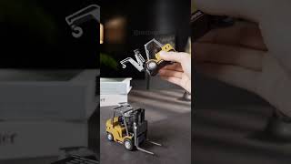 The forklift model that can be controlled to move items is fun to play on the desktop.