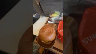 星宇航空的飛機餐.好吃但有點少XD. スターラックス航空の機内食は美味しいですが、量が少し少ないです。#星宇航空 #飛機餐 #機内食 #スターラックス航空