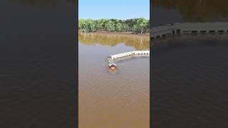 Kereta api berenang loncat-loncat berputar - Tracking View