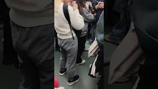 所有人都低头族，为什么只有我眼睛坏了，我好伤心