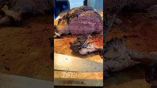 Carving prime rib and serving it with its natural jus #livefire #santamariagrill #primerib #occhef