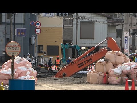 湧き出る水が作業妨げ　道路陥没、運転手の救助難航　４日で発生１週間・埼玉