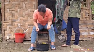 阿莎娜在家生病了，阿龍上山采摘藥材照顧的很心細，舍不得去醫院 #荒野求生 #荒野独居 #求生挑战 #生存挑战 #荒野