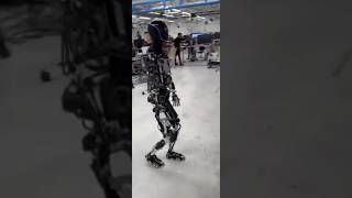 Tesla robot 🤖 walking with girlfriend #tesla #robot #ai #teslarobot