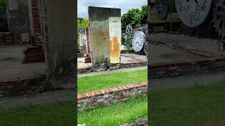 台湾眷村 这里住着各省老兵，他们都搬走了，眷村没有生活气息破落的让人心酸，像极了凋零的老兵！剩下的老兵也各有去处，老朋友之间几乎断了联系！这里也变成观光旅游景点。不忘历史，他们都是打👻的英雄！这就