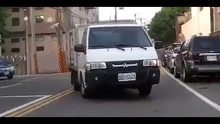 台灣人轉彎是不是都有困難？（檢舉兩張成功）