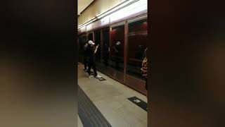MTR K-train 進入將軍澳站2號月台往調景嶺 （列車編組: A301/A302)