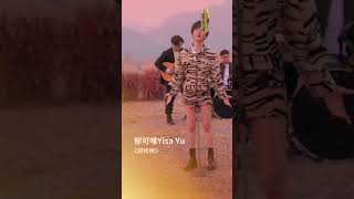 由 #郁可唯 演绎的《#闹哄哄》上线以来收获百万收藏。歌声诉说着缘分的珍贵，把平凡相伴唱成岁月长诗 | TME腾讯音乐 | 2025流行音乐