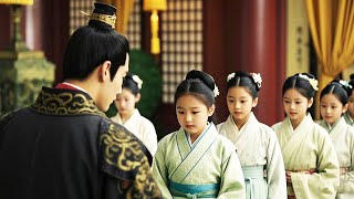 【Movie】女孩被送到冷宮照顧瘋妃，眾人以為她活不過1天，哪料她竟平安度過，還當上了皇上的愛妃！💕#中国电视剧 #爱情
