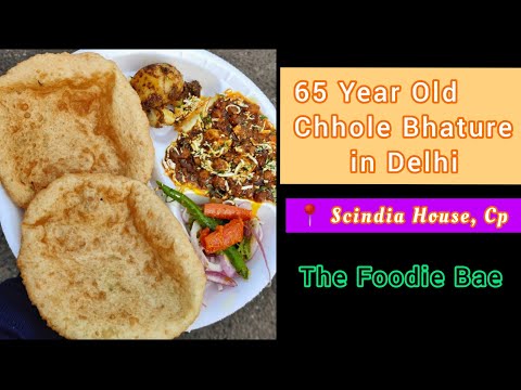 65 Years Old Chhole Bhature Shop in CP || Delhi Street Food