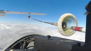 厉害！第一视角看解放军东部战区战机空中加油 20220105 | 军迷天下