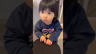 綺麗好きな1歳7ヶ月が速攻お風呂に向かう魔法の一言/Baby listens to mom and heads to the bath