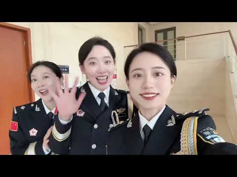警花祝大家春節快樂Happy Chinese new year