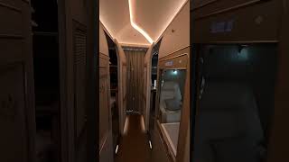 阿联酋航空头等舱全新设计波音777，迪拜直飞全球低至1折起。这内饰堪比陆地之王劳斯莱斯，为什么不用比公务舱还便宜的钱来体验一下空中堡垒，阿联酋航空头等舱你值得拥有！ #国际特价机票 #机票省钱攻略