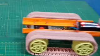 蟲蟲老師的機器人教室-建簡易履帶戰車