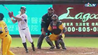 06/24 兄弟 vs Lamigo 九局下，陽耀勳擊出本季首轟，並幫助Lamigo追平了比數