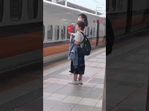 台灣高鐵站台工作人員｜Staff of Taiwan high-speed railway station