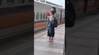 台灣高鐵站台工作人員｜Staff of Taiwan high-speed railway station