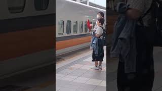 Taiwan high-speed railway platform staff｜台灣高鐵月台工作人員，指差確認