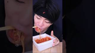 こめおに激辛ペヤング食べさせてヒィヒィ言わせてみた🌶 #shorts
