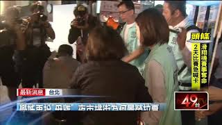 學姊再扮｢母雞」　夜市掃街為何景榮拉票