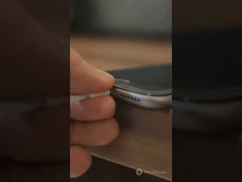 DONT DO THIS TO YOUR 🤳 #phone #mobile #facts #charging #android #apple #tech #gadgets #shorts #ai