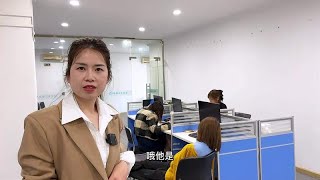 厂长滥用职权，自己亲戚玩手机睡觉，一个月拿 一万多的工资