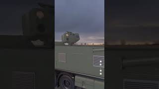 车载激光防空系统，根据探测到的无人机信息，控制激光发射系统的指向、功率等参数，对无人机精确打击！#激光防空系统#激光炮  #军迷发烧友 # 军事科技  #shorts